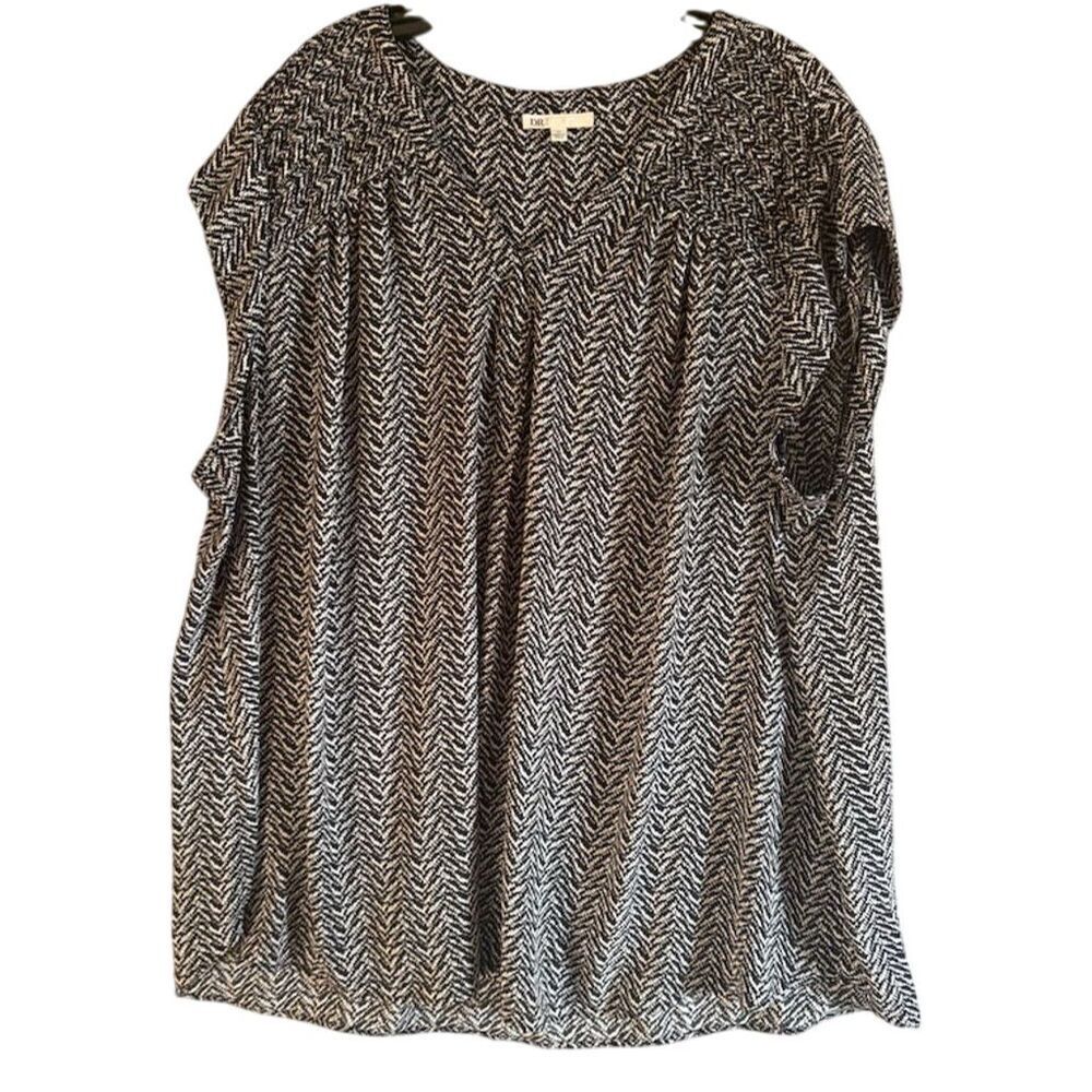 Daniel Rainn Women's 4X Black Geometric V-Neck Short Sleeve Blouse